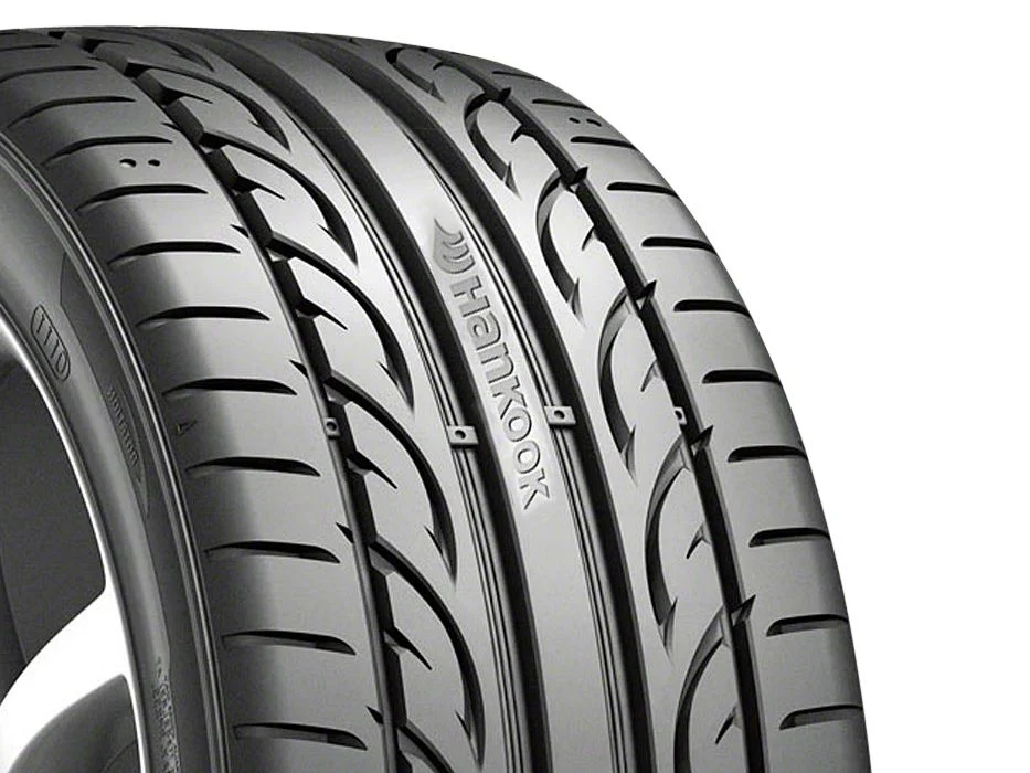 Hankook Ventus V12 EVO 2 Summer Tire (235/40R18)